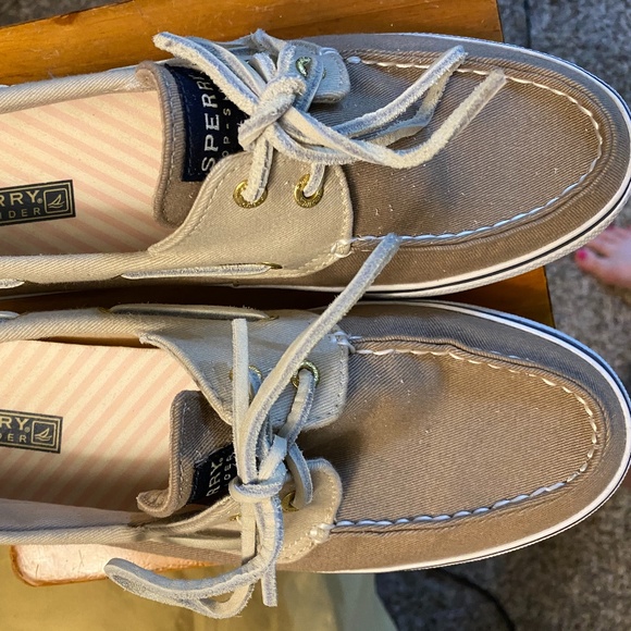 boat shoes size 9